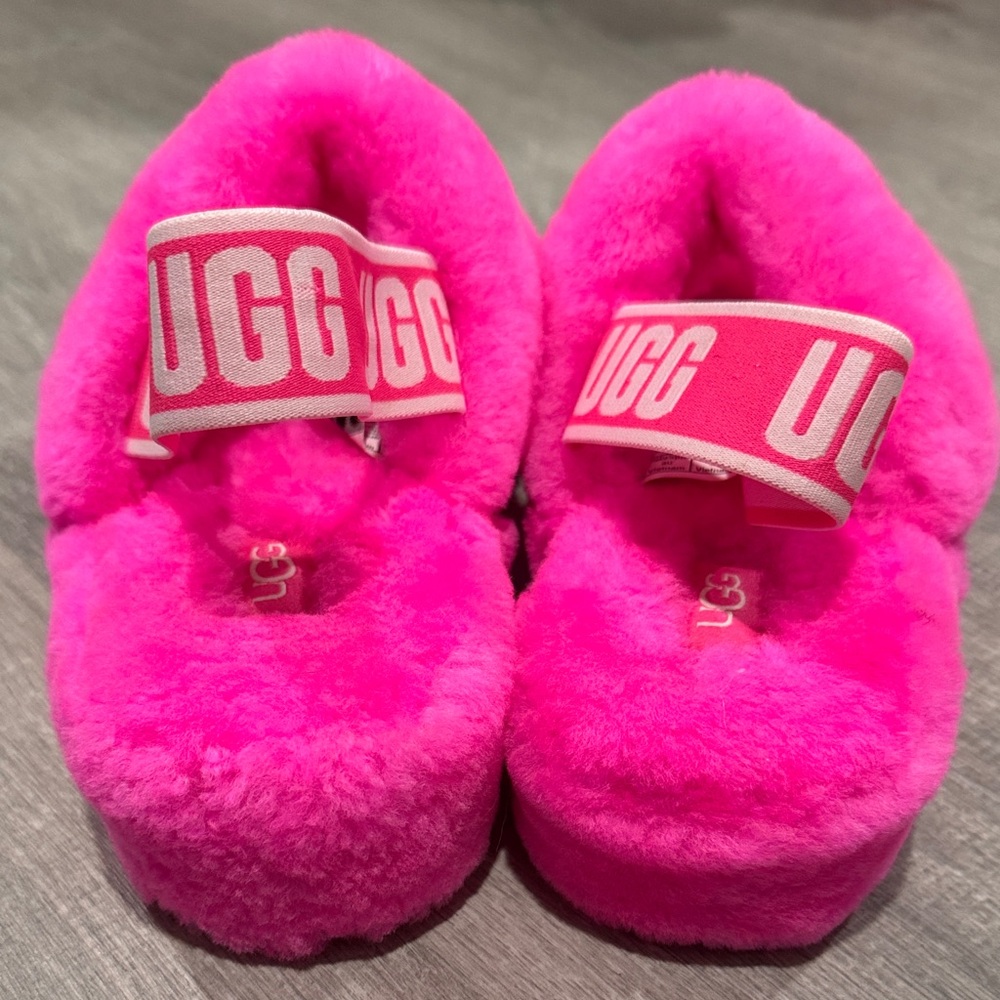 NWOT UGG Bright Pink Fluff Yeah Slides - Picture 4 of 4